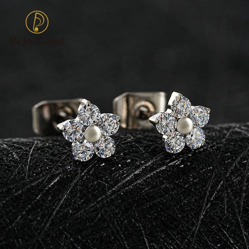 Right Grand ASTM F136 Titanium 20G Tiny Flower CZ Stud Earrings Minimalist Wedding Cartilage Earrings Jewelry Gift for Women