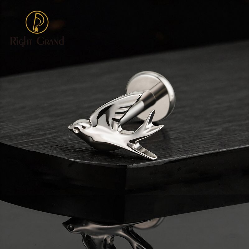 Right Grand ASTM F136 Titanium Internal Thread Swallow Labret Ring 16G Flat Back Cartilage Stud Earring Conch Helix Lip Piercing Jewelry