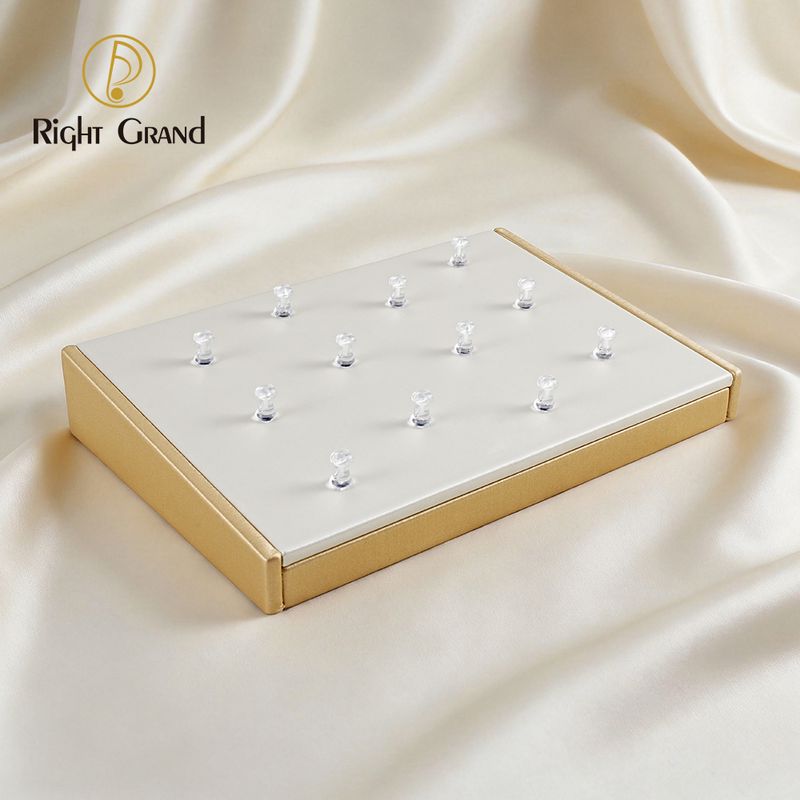 Right Grand High Quality Fiberboard Leather Horizontal Square Display Stand for Piercing Body Jewelry Modern Display Holder with 12 Clips