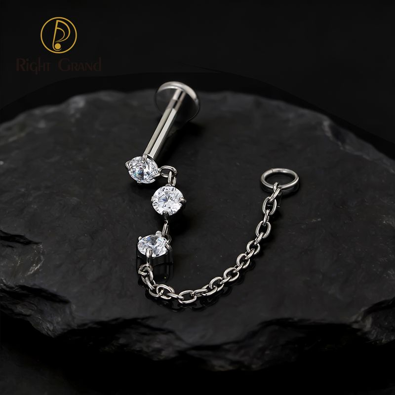 Right Grand Titanium Internal Thread Triple CZ Chain Labret Ring 16G Flat Back Cartilage Stud Earring Conch Helix Lip Piercing Jewelry