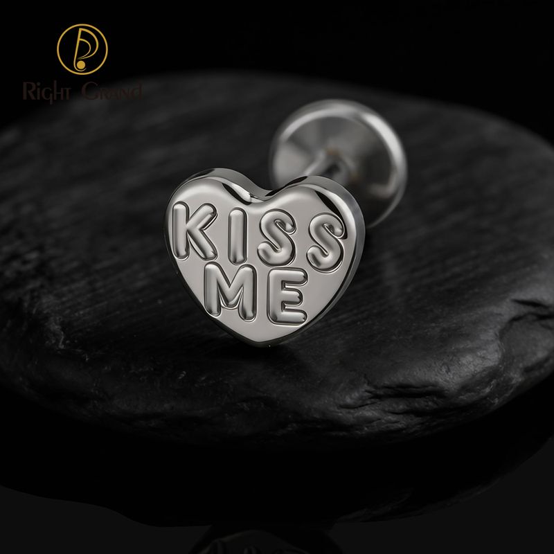 Right Grand Titanium Internal Thread Heart Letter KISS ME Labret Ring 16G Flat Back Cartilage Stud Earring Conch Helix Lip Piercing Jewelry