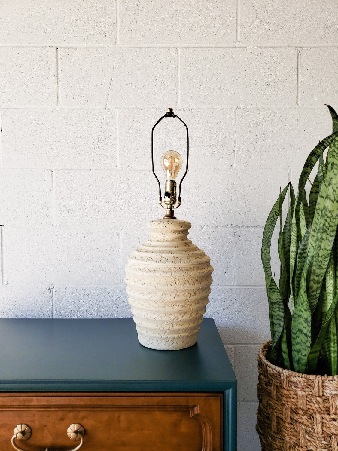 Postmodern Elite '93 Ribbed Plaster Lamp | Cream, Beige