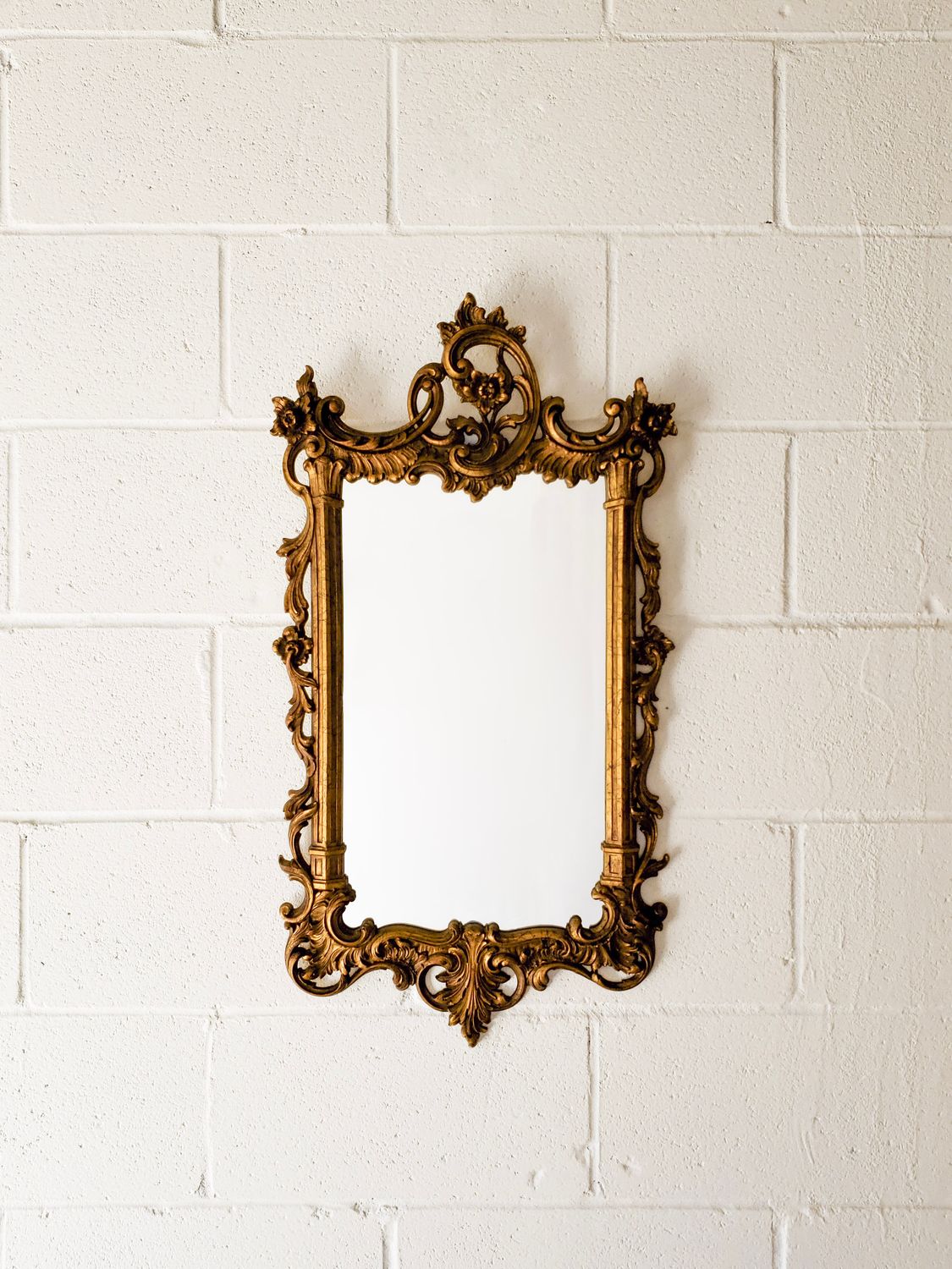 Vintage Syroco Ornate Antique Gold Tone Rococo Style Mirror