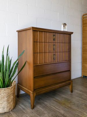 Vintage Mid-Century Modern Dixie 5-Drawer Chest w/ Door Knock Style Pulls