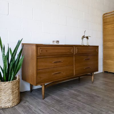 Vintage Mid-Century Modern Broyhill Premier Sculptra 6-Drawer Walnut Dresser | Consignment