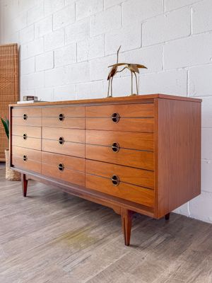 Vintage Mid-Century Modern Mainline by Hooker Walnut 9-Drawer Dresser