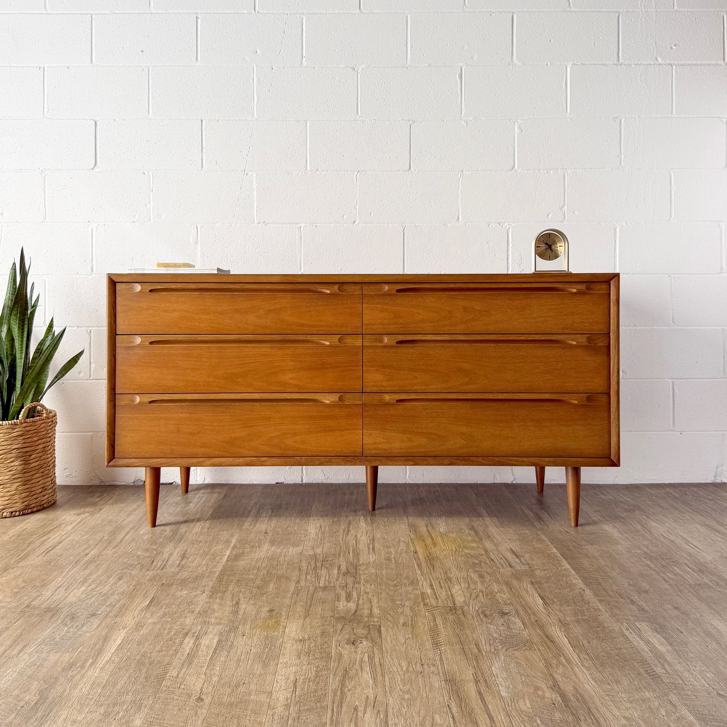 Vintage Mid-Century Modern Huntley Wanut 6-Drawer Lowboy Dresser