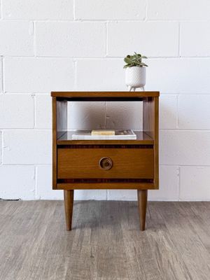 Vintage Mid-Century Modern Style House Exclusive Walnut Two-Tier Nightstand w/ Drawer by Bassett