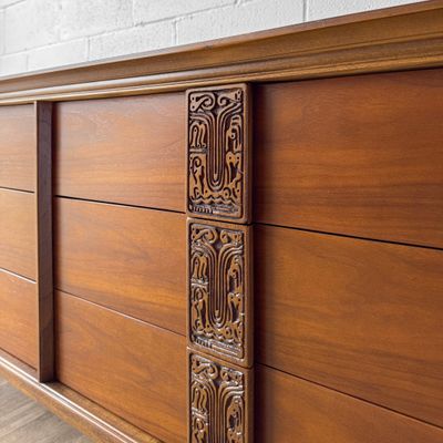 Refinished Vintage Mid-Century Modern Bassett Aztec Walnut 6-Drawer Lowboy Dresser and Mirror Set