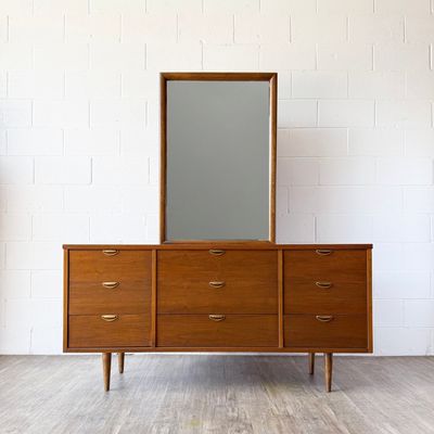Vintage Mid-Century Modern Bassett Walnut 9-Drawer Lowboy Dresser