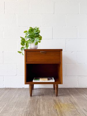 Vintage Mid-Century Modern Bassett Walnut Two-Tier Nightstand w/ Drawer