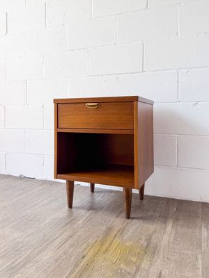 Vintage Mid-Century Modern Bassett Walnut Two-Tier Nightstand w/ Drawer