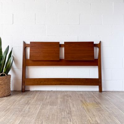 Vintage Mid-Century Modern United Furniture Co. Walnut Full Headboard &amp; Standard Metal Bed Frame
