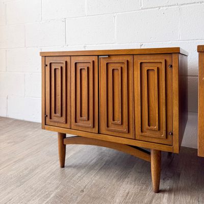 Vintage Set of (2) Mid-Century Modern Broyhill Sculptra Double-Door Nightstands