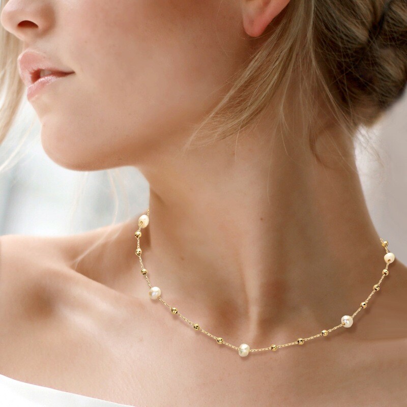 Dainty Gold & Pearl Necklace
