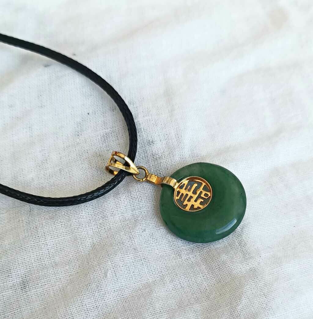 Colgante simbología china de cuarzo verde