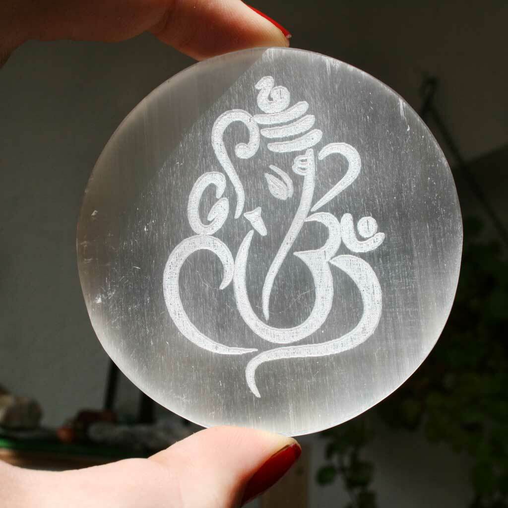 Placa de Selenita Ganesha grabada