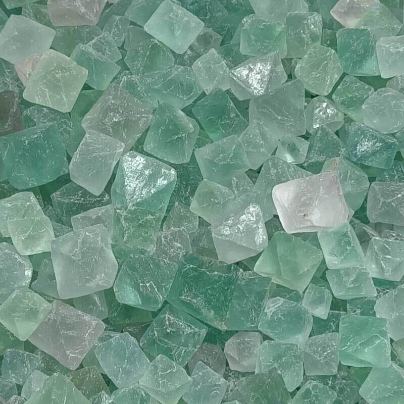 Octaedro de fluorita verde mediano