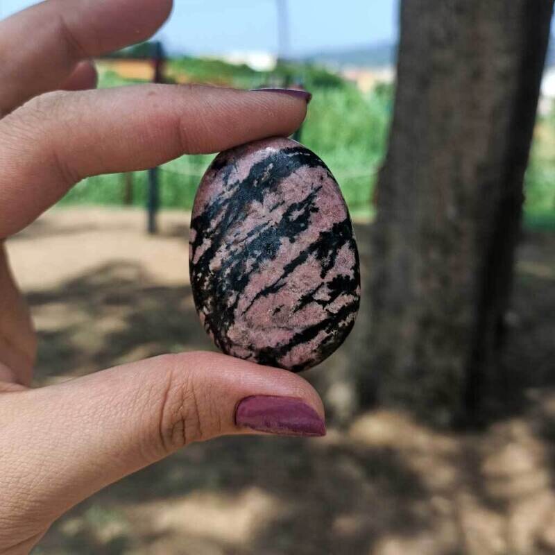 Rodado plano de rodonita
