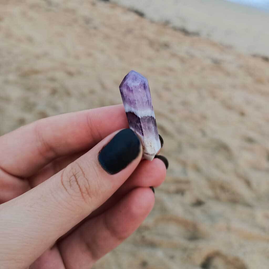 Biterminado de amatista chevro