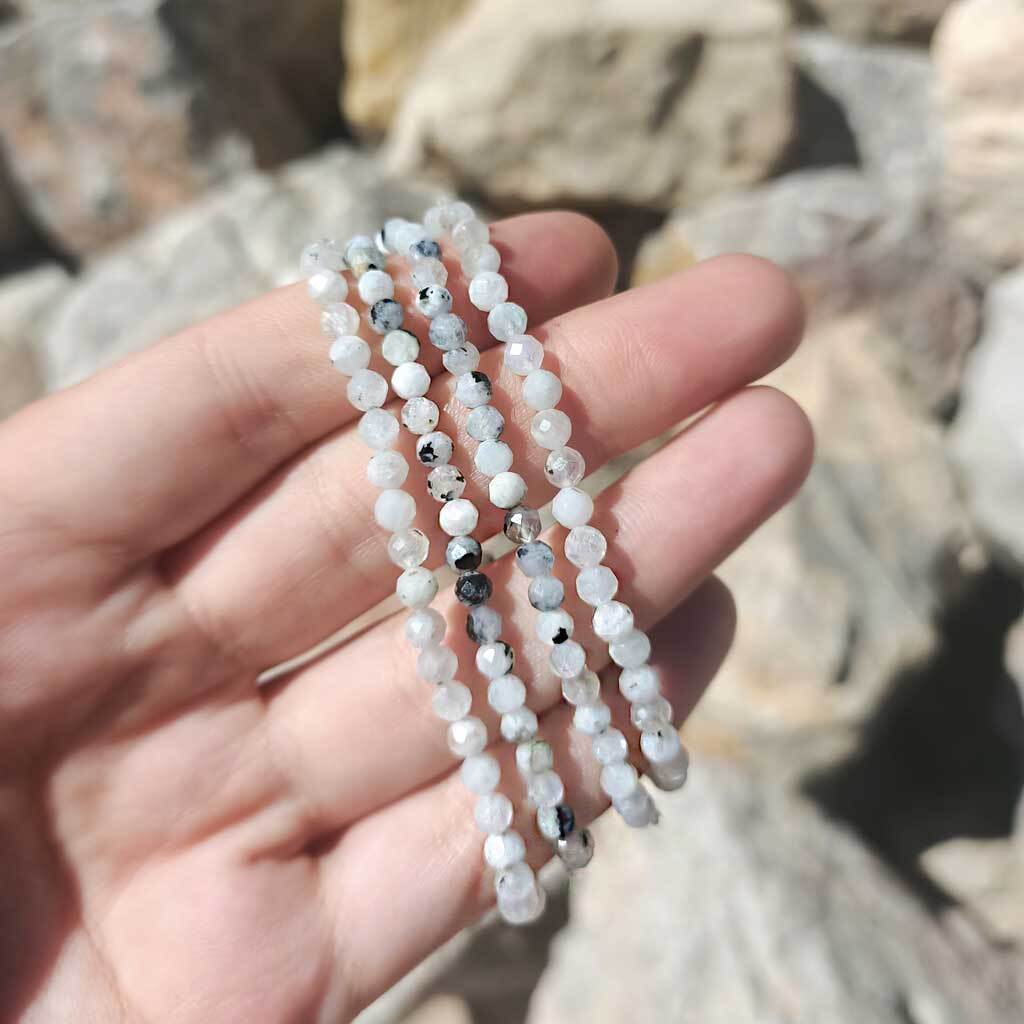 Pulsera elástica de Piedra Luna extra tallada 4 mm.