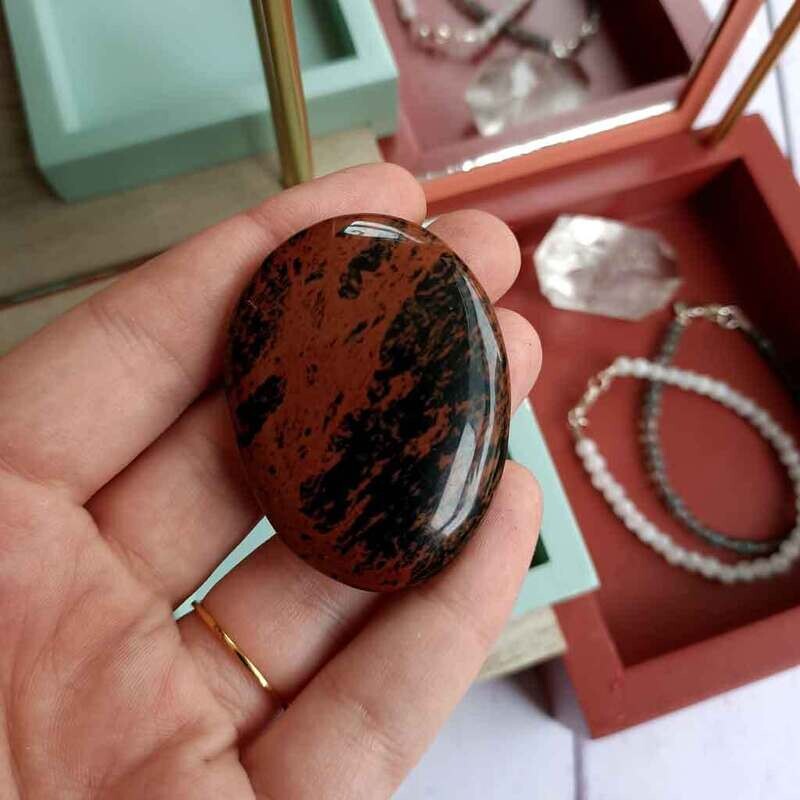 Rodado plano de obsidiana caoba