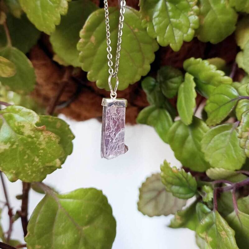 Colgante mangata de lepidolita en plata de ley 925