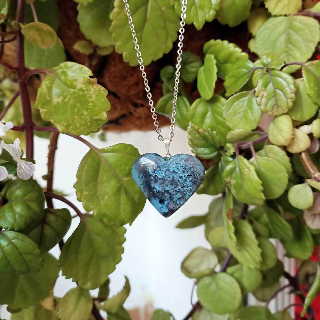 Colgante corazón de cuarzo azul paraiba