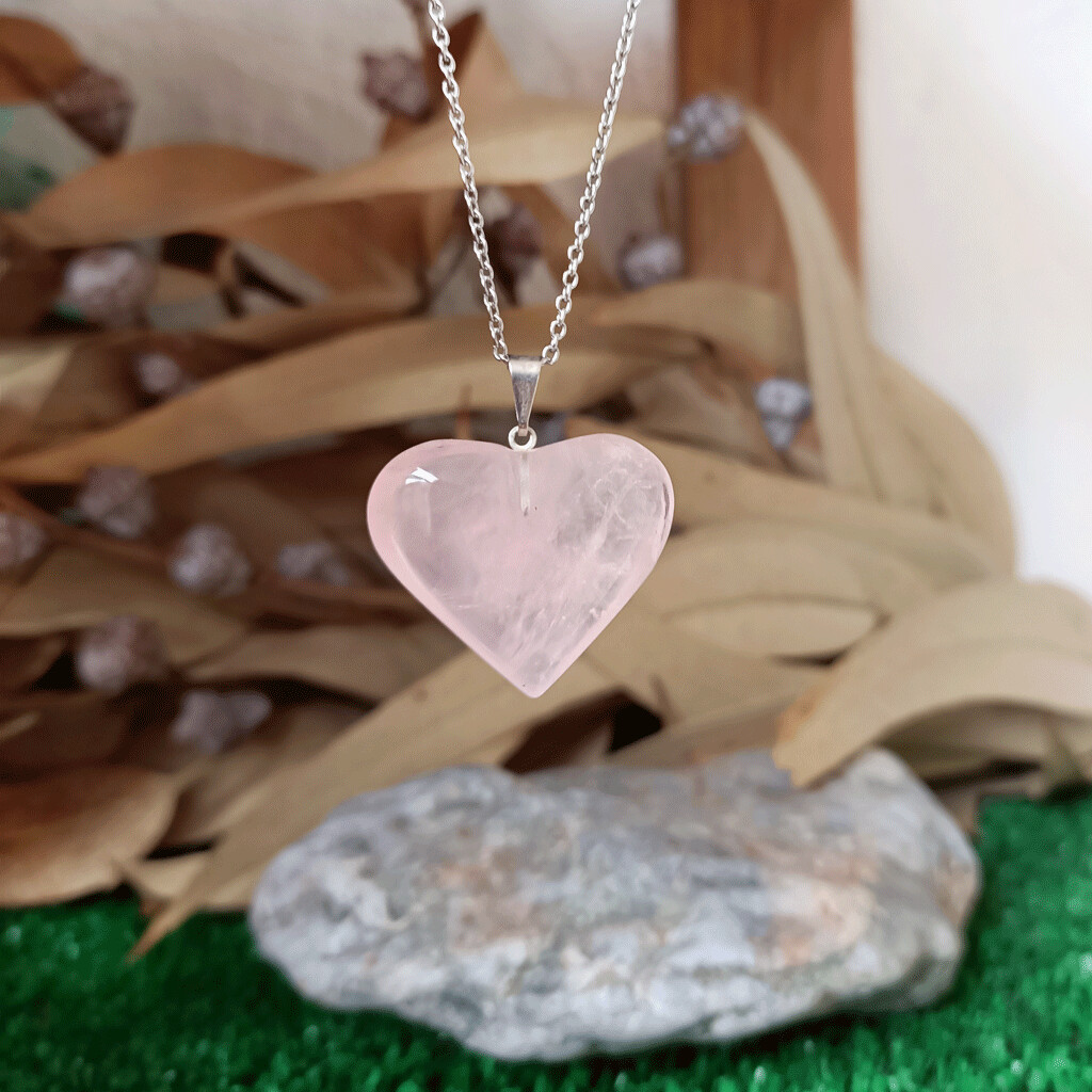 Colgante corazón de cuarzo rosa grande
