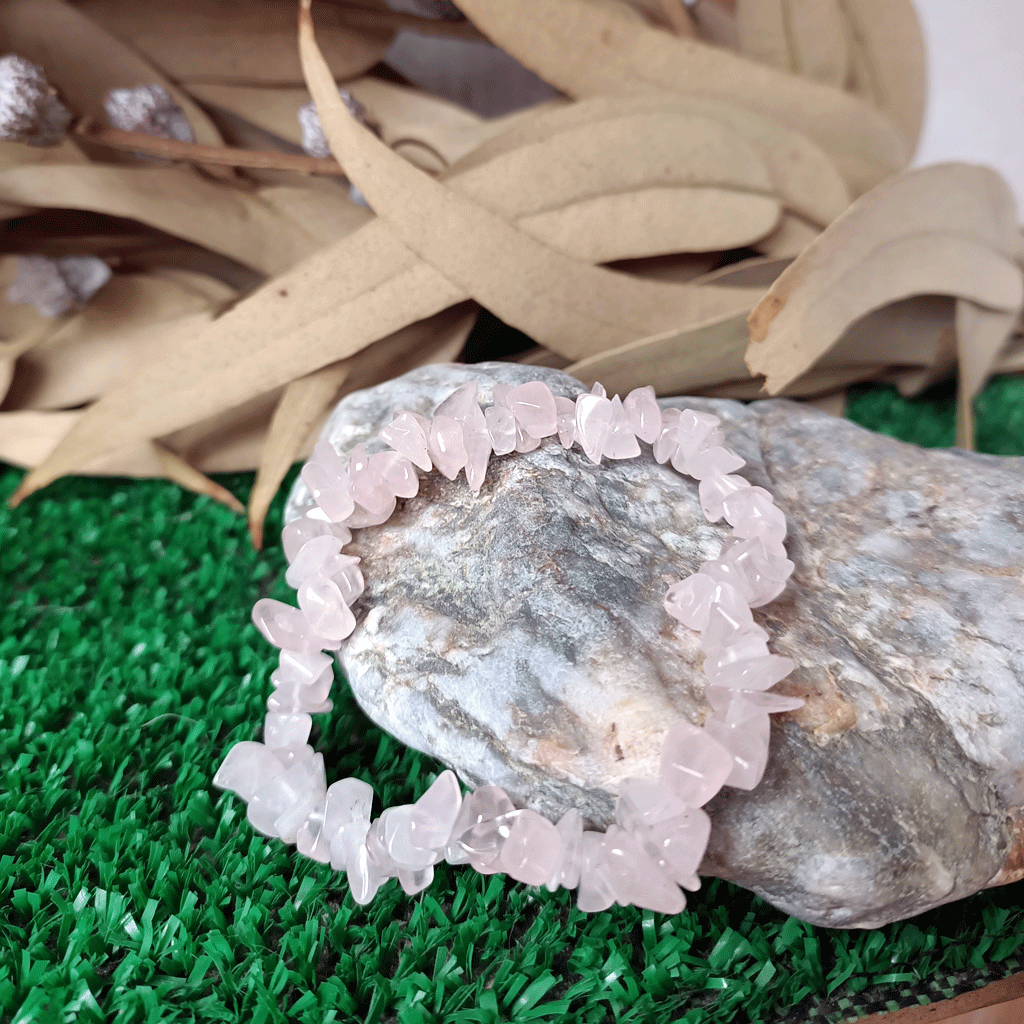 Pulsera elástica chip de Cuarzo Rosa