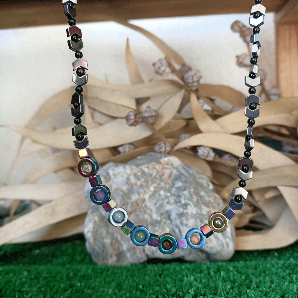 Collar de Hematite con Gemas de los Chakras