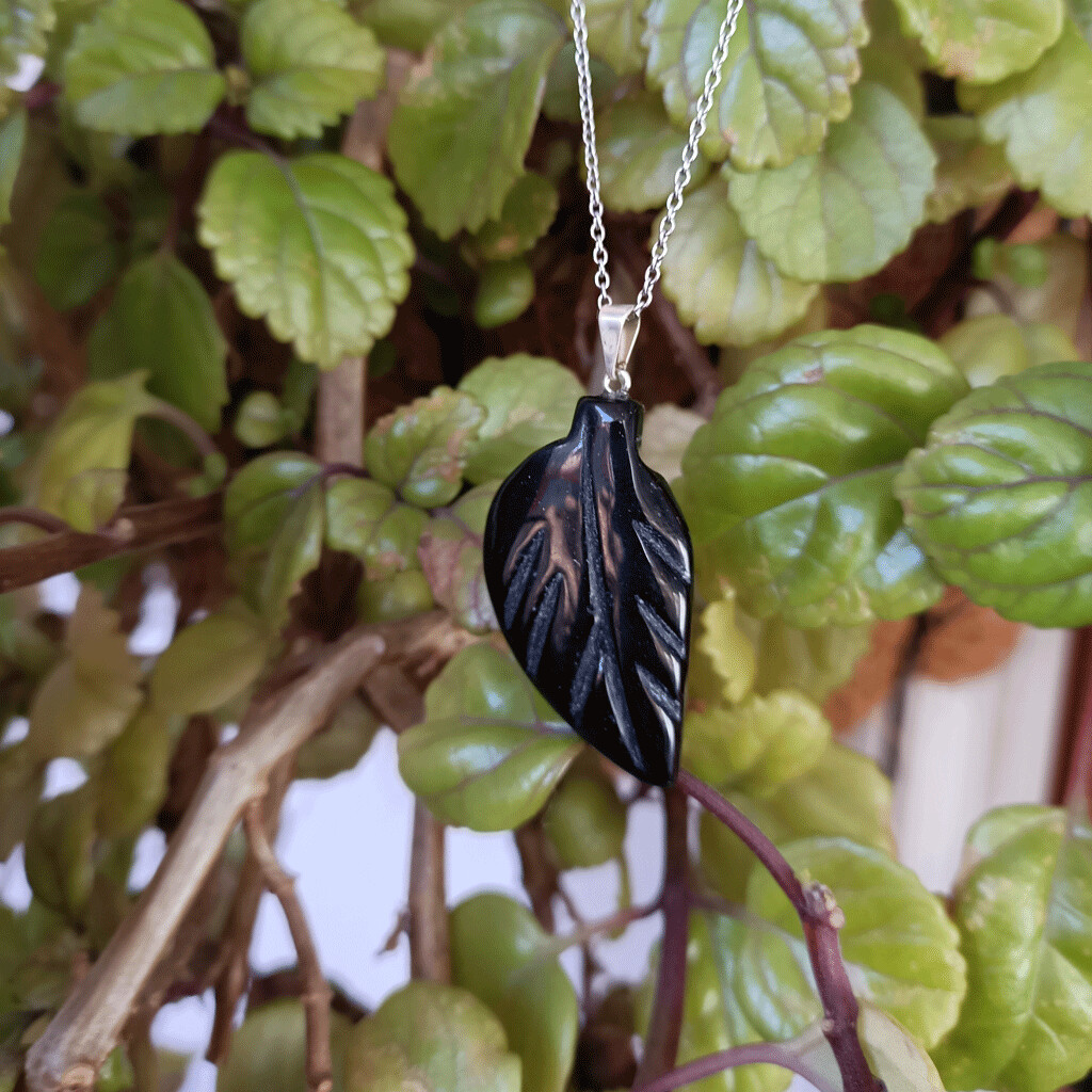 Colgante flora de obsidiana negra