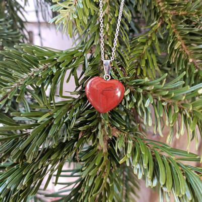 Colgante corazón de jaspe rojo en acero