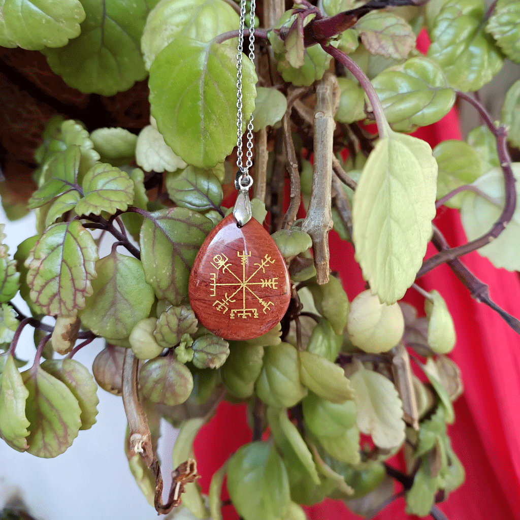 Colgante vegvísir de jaspe rojo