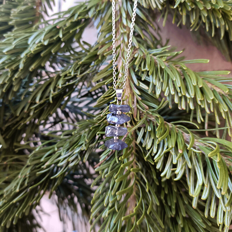 Colgante escalera de Iolita en acero Colgante escalera de Iolita en acero