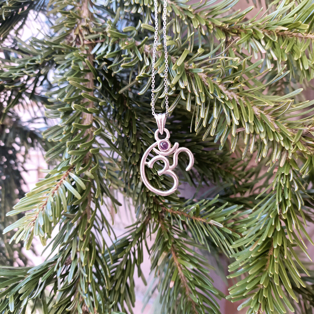 Colgante om de amatista en plata de ley 925