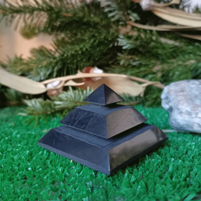 Pirámide de shungit sakkara 5 x 5