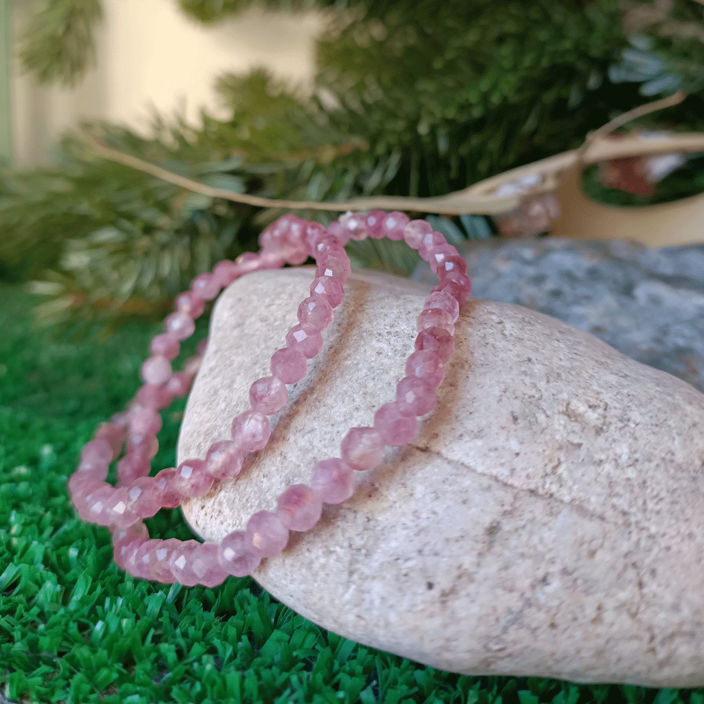 Pulsera elástica de Turmalina Rosa tallada extra 4 mm.