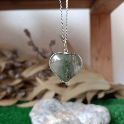 Colgante corazón de cuarzo lodolita en plata de ley 925