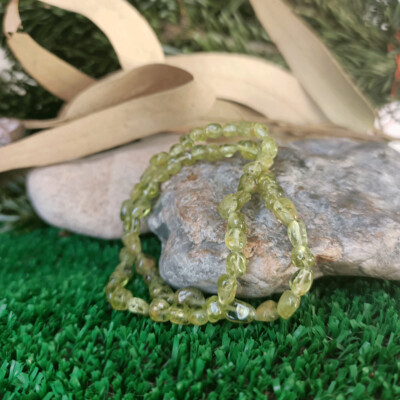 Pulsera de olivino oval