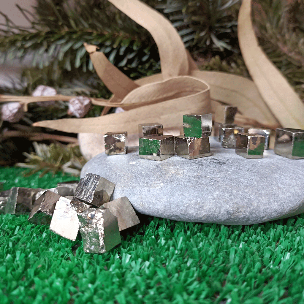 Pirita cúbica pequeña/monedero de Navajún