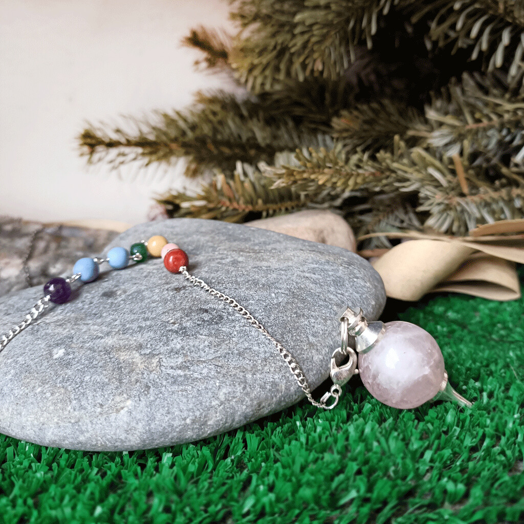 Péndulo mermet de cuarzo rosa y los chakras