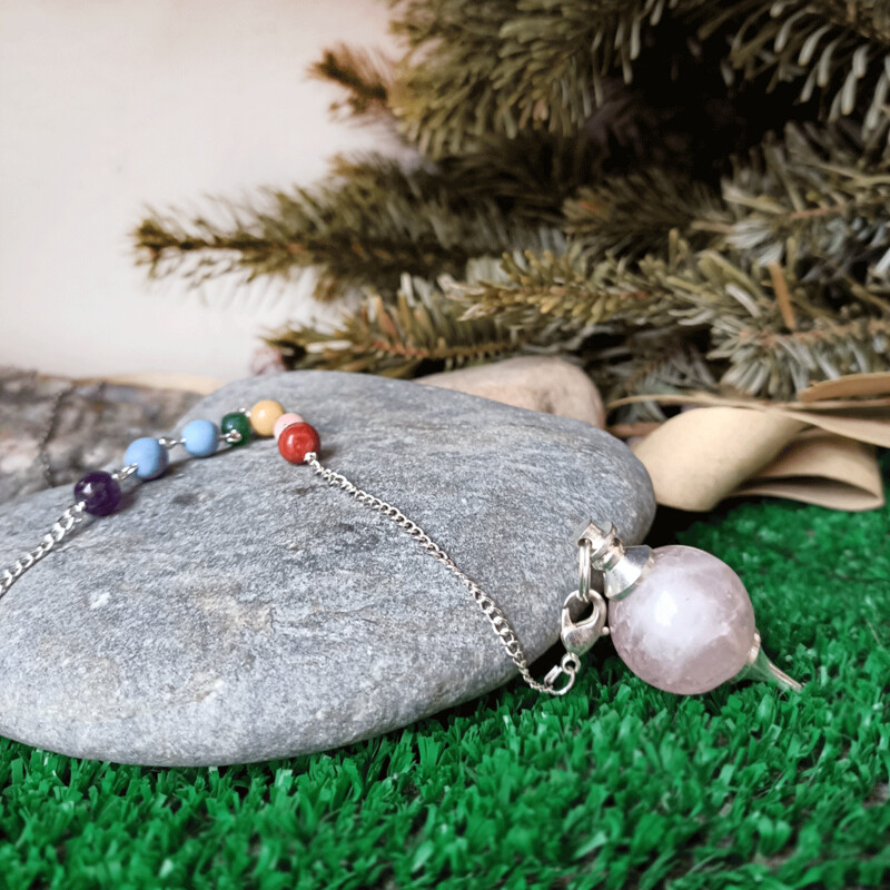Péndulo mermet de cuarzo rosa y los chakras
