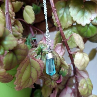 Colgante generador de fluorita azul en plata de ley 925