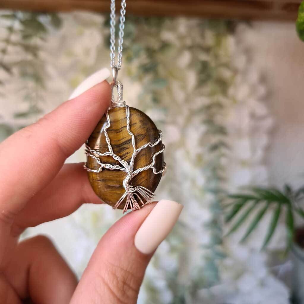 Colgante árbol de la vida de ojo de tigre en baño de plata