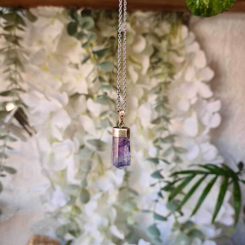 Colgante generador de fluorita lila en plata de ley 925