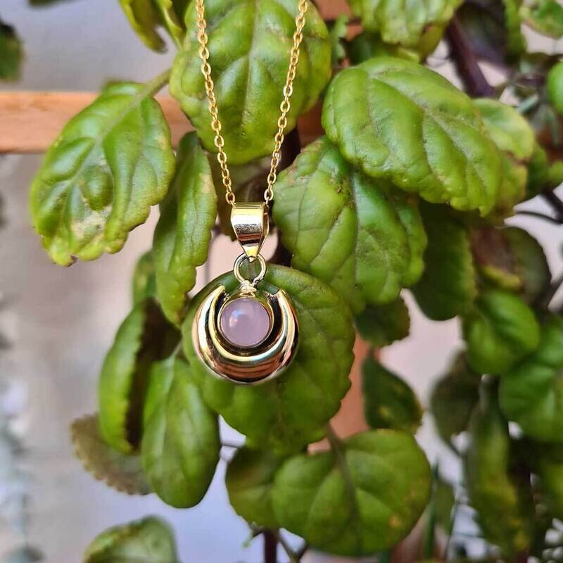 Colgante wicca de cuarzo rosa en bronce