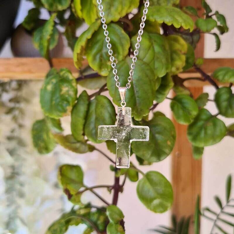 Colgante cruz de cuarzo cristal
