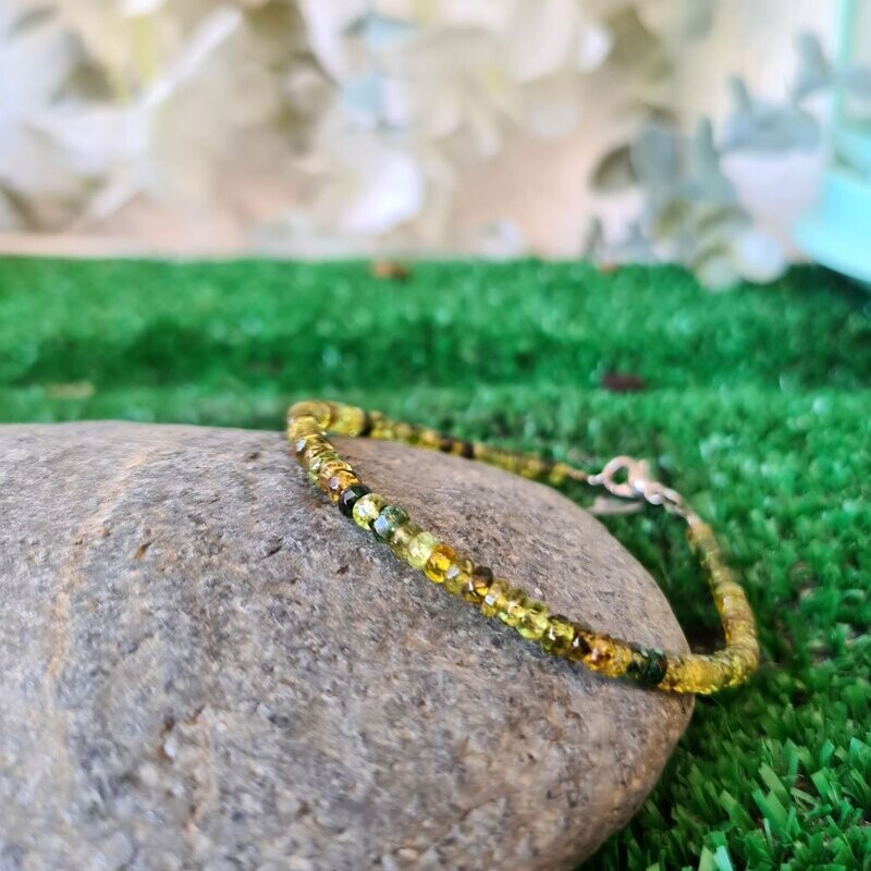 Pulsera tallada de turmalina verde en plata de ley 925