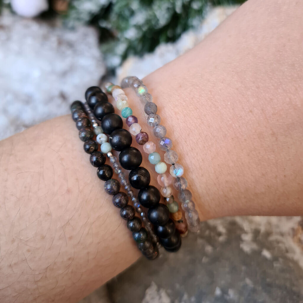 Pulsera de labradorita tallada súper extra 4mm